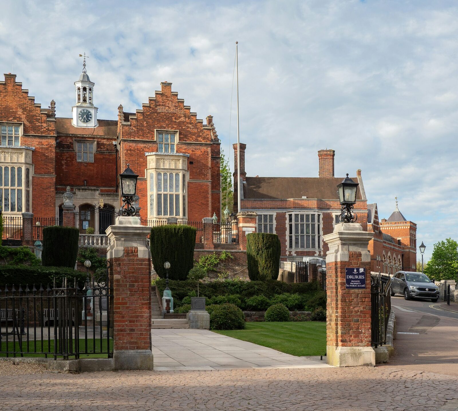 Историческое здание Harrow School в Лондоне